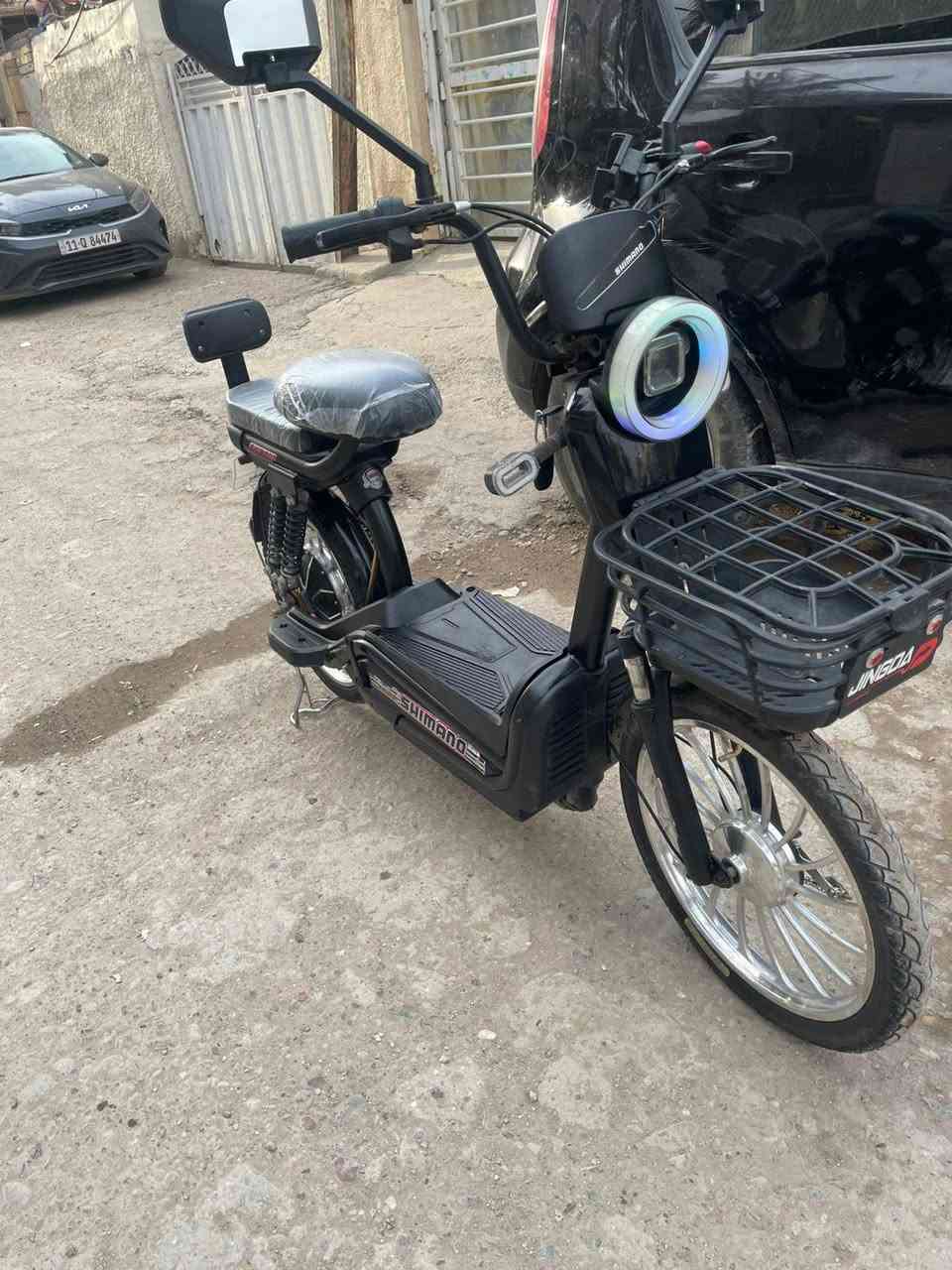 السلام عليكم دراجه حجم 20نضيفه 4بطاريات كبار بحالح جيده دبل بصمه كشره نضيف كله شغاله مرايات جدد كشنات جدد الدراجه شوفت عينك عارضهه 250سعره مناسب هذه رقمي *********** مكاني بغداد الامين الثانيه
