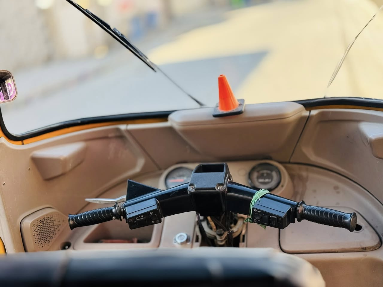 سلام عليكم تكتك البيع موديل 2021 شهر ال11 مكينه مجفته الباقي كفاله  تخم تاير رقم بغداد تحويل ثاني يوم مكان بغداد لسعر 7750 وبيه مجال ***********
