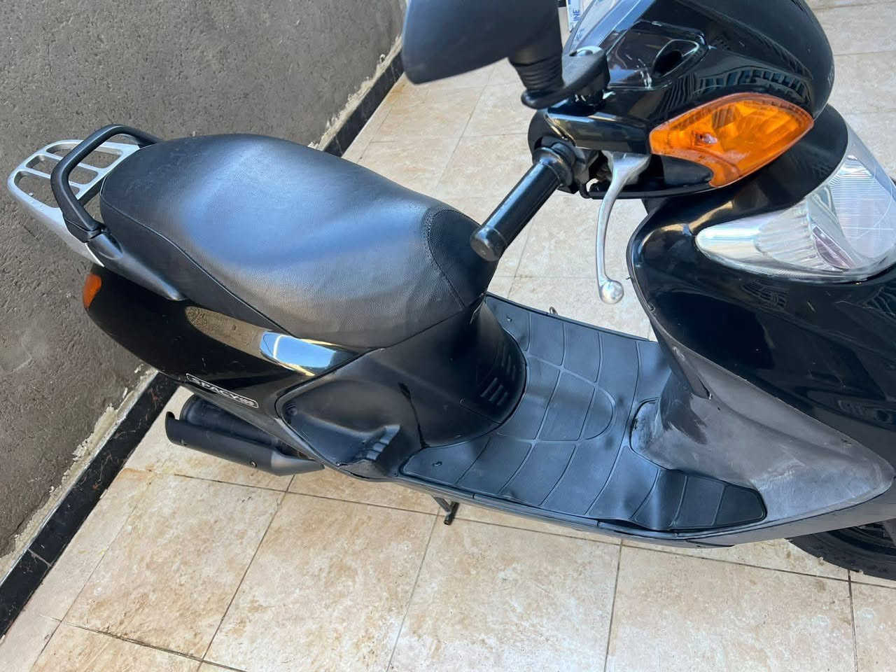 سلام عليكم دراجه سبيسي ياباني كفرات اصلي ابو ختم كهربائيات كله شغاله سلف هندر كله شغال مبدل استيك ولف فقط بدون تجفيت(دراجه جديده معنه كلمه مكينه نعمه خرسه) الاستفسار على رقم هاتف فقط *********** مكان كوت خاجيه شارع قسم لبلدي قرب سواق سيد جواد
