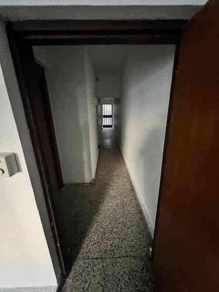 للايجار في السيديه 
بيت 150 م ارضي معزول عزل تام 

يحتوي على غرفتين نوم وصاله ومطبخ وخدمات ومنور

وكراج وحديقه 

شارع 20 م قرب التجاري 

يصلح سكني او تجاري 

ب900 الف قفل 

للاستفسار
***********

***********
واتساب
