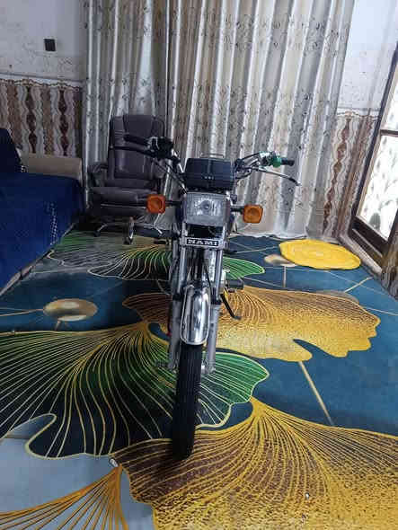 السلام عليكم دراجه نامه للبيع أوراق أصولي مديل شاصي 2022 تعمير 2025 الدراجه ما صارله هواي من متعمره مكينه رابيدو أقوى مكينه بالسوك شرط شلعه ومعدل المكينه بعدهي جديدة صارلي أسبوعين من شادها يعني ستوه مسحوكه الدراجه كهربائيات كله شغاله الدراجه بعد أحلى من الصور الدراجه تجي تفحصه وتاخذها
السعر (مليون وخمسين) وبيها مجال للطيبين
الهاتف   ***********
         ‏‪***********‬‏
متواجد فيس بوك واتساب
