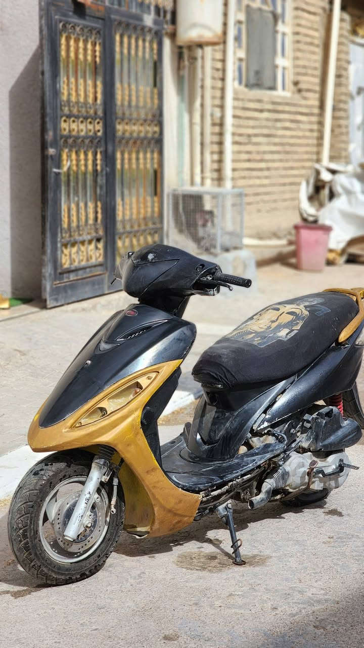 سلام عليكم
اخوان كامكو جي 4 دارجه عدنه متروكه صار فتره طويله هسه اريد ابيعه على وضعه عندك باتري كون تشحنه وتايرات تسويهن لان متروكه الدراجه تاخذه ترتبه ترتيبات خفيفه  تفيكدك توديك وجيبك لشغلك دراجه رايده ١٥٠ وبيه مجال بسيط خصه للعدهم شغل بعيد لو على باب الله اني خادم 
(ملاحضه دراجه متشتغل لان باتريه كاعد)


**إذا كنت صاحب هذا الإعلان وتريد حذفه لأي سبب، رجاءا أرسل رسالة إلى الدعم الفني**