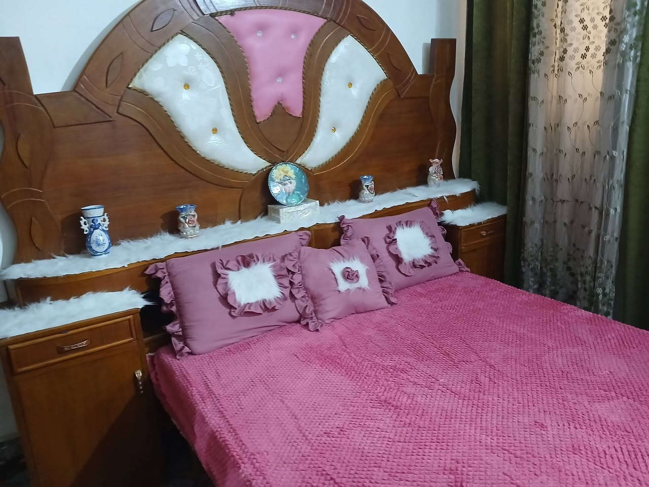 غرفة نوم صاج خمسة أبواب نظيفة بيع مستعجل السعر ٧٥٠ الف المكان حي الإمام الصادق الأولى رقم الهاتف ***********
