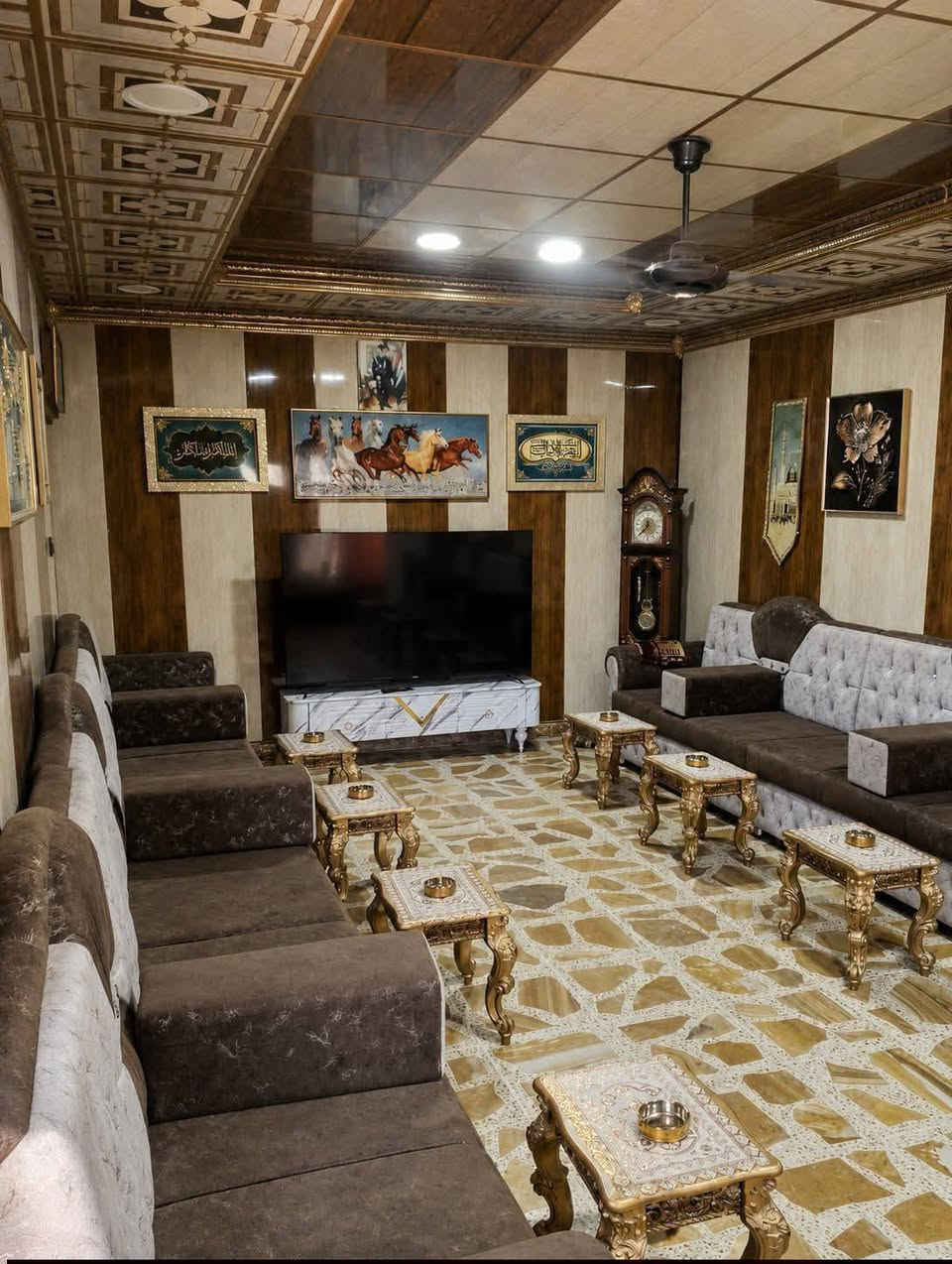 السلام عليكم دار للبيع سامراء حي الجبيرية الثانية 250 متر بناء حديث قريب من الشارع العام من جهة الشهداء وجه 12.5 ونزال 20 
للاستفسار الاتصال على *********** رقمي الجديد 
أو زورونا على مكتب المميز بالخضراء مجاور سبلاش وثلاجة البوجعاطة
