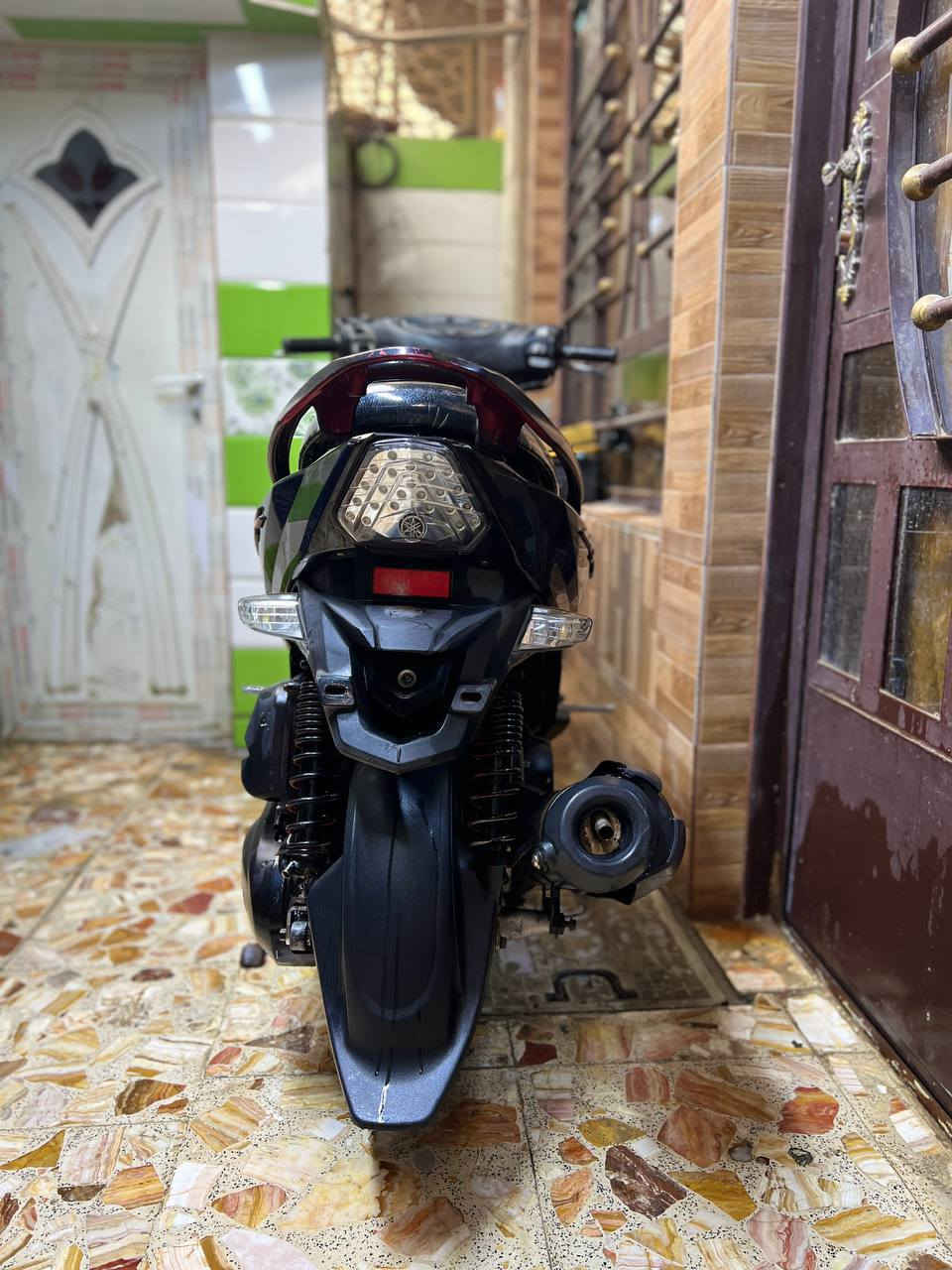 سلام عليكم
جي تي آر سودة نوزل بحالة الوكالة

الدراجة نضيفة مكينتهة بلادي ناعمة 

كهربائيات كلة شغال 
بريكات امامي و خلفي

بيهة ستم سماعات 
متصرف عليهة ربع

السعر 800 و بيهة مجال
مكاني بغداد 
الرقم ***********
