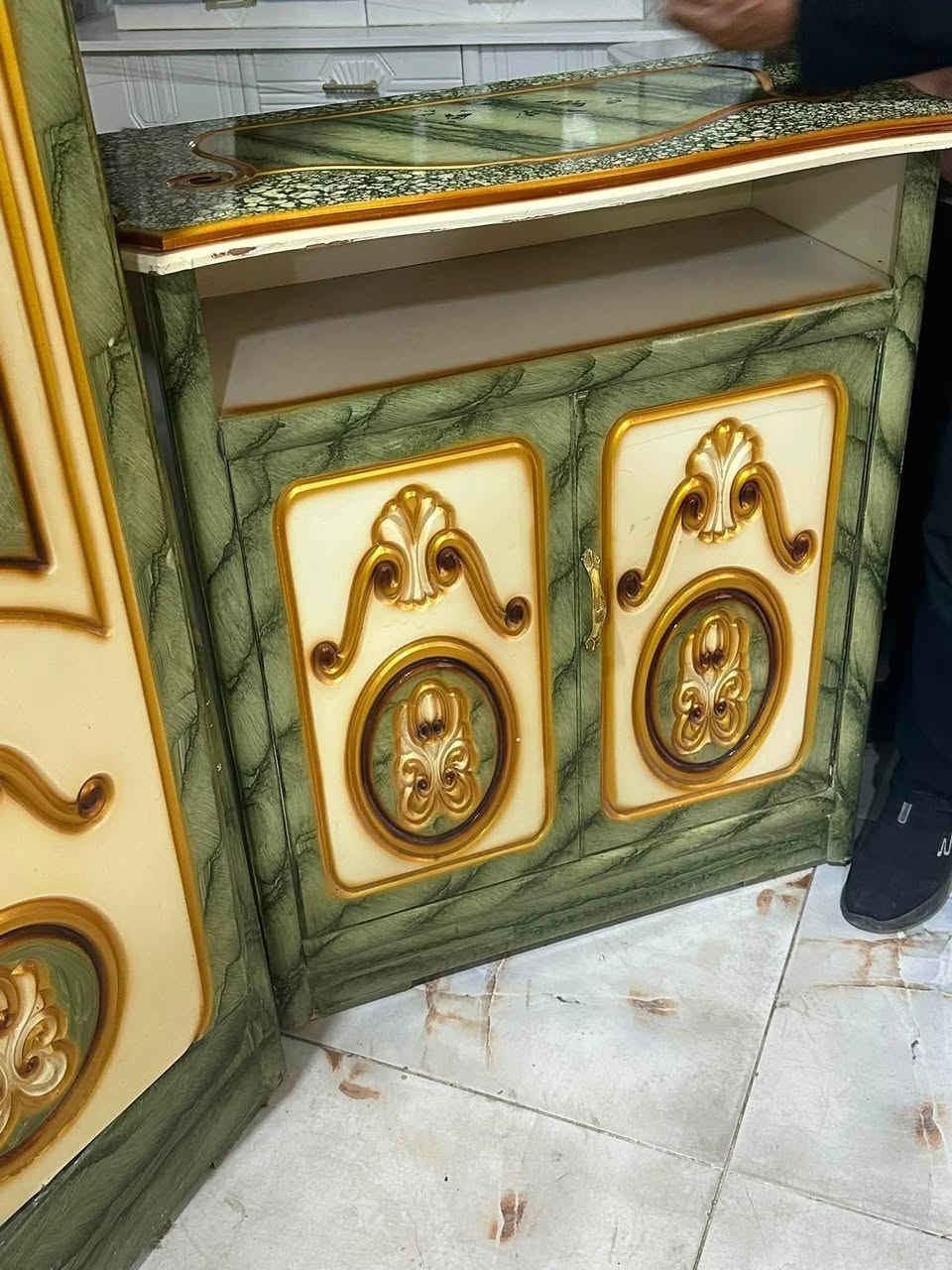 سعر ٨٠٠
غرفه مستخدمة 
غرفه نجاره عراقيه 
6ملحق 
معمل ومعرض علي الفهداوي 
واتساب ***********
