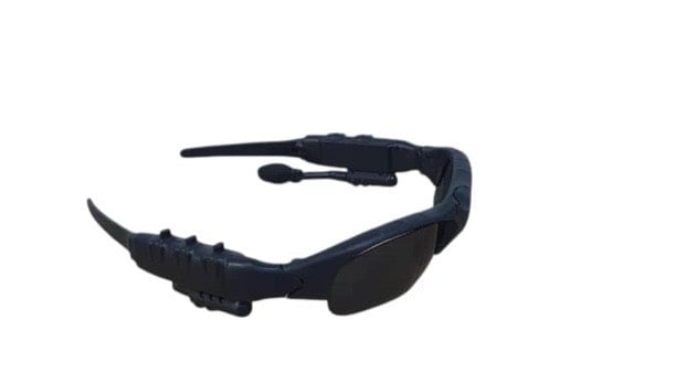 سلام عليكم راجع أتوفر من جديد 
جهاز تتبع 
السعر ٣٥ 
بي ٤ قطع 
يرهم عله جميع الجهازه 
يفيد أهل الدرجات 
 الحجز وتساب 
متوفر توصيل لجميع مناطق 
***********
جهاز تتبّع ذكي (4 قطع)

الاستخدامات:

تعقّب المفاتيح، الحقائب، المحافظ، السيارات، الدراجات وحتى عربات الأطفال.

إصدار تنبيه صوتي لتحديد موقع الغرض المفقود ضمن مدى البلوتوث.

البحث العالمي عبر تطبيق Apple Find My للعثور على الأغراض المفقودة في أي مكان.

مناسب للسفر والاستخدام اليومي لتفادي فقدان الأغراض المهمة.

المميزات:

يعمل مباشرة مع تطبيق Apple Find My دون الحاجة إلى تطبيق إضافي.

بطارية قابلة للاستبدال (CR2032) تدوم حتى سنة كاملة.

تصميم صغير وخفيف (وزن 8 غرام فقط).

مدى بلوتوث فعال حتى 20 متر مع خاصية إصدار صوت للتحديد السريع.

يأتي مع أغطية سيليكون وحلقات تعليق لتثبيت الجهاز بسهولة على أي غرض.

محتويات الصندوق:

4 أجهزة تتبّع ذكية.

4 أغطية سيليكون واقية.

4 حلقات تعليق (Lanyards).

دليل استخدام متعدد اللغات.

طريقة الربط:

1. تأكد من أن جهازك (iPhone أو iPad) يعمل بنظام iOS  iPadOS الإصدار 14.5 أو أحدث.
2. افتح تطبيق Find My المثبّت مسبقًا على جهازك.
3. ضع جهاز التتبّع بالقرب من الآيفون، ثم اضغط على زر التشغيل في الجهاز.
4. سيصدر الجهاز صوتًا قصيرًا للدلالة على التشغيل.
5. على شاشة الآيفون، اختر "إضافة عنصر جديد" (Add Item) ثم اضغط متابعة.
6. عيّن اسمًا للجهاز واختر "تم" (Finish) ليصبح الجهاز جاهزًا للاستخدام.

الملاحظات:

البطارية CR2032 قابلة للاستبدال عند انتهاء عمرها.

في حالة عدم ظهور الجهاز في التطبيق، يمكن عمل إعادة ضبط (Reset) بالضغط على زر التشغيل 5 ثوانٍ حتى تسمع نغمة مزدوجة.

الغلاف الخارجي مصنوع من مادة ABS المتينة.

أبعاد الغلاف:

الطول: 10 سم

العرض: 14 سم

الارتفاع: 3 سم

لا يمكن توصيل المنتج الى كردستان العراق