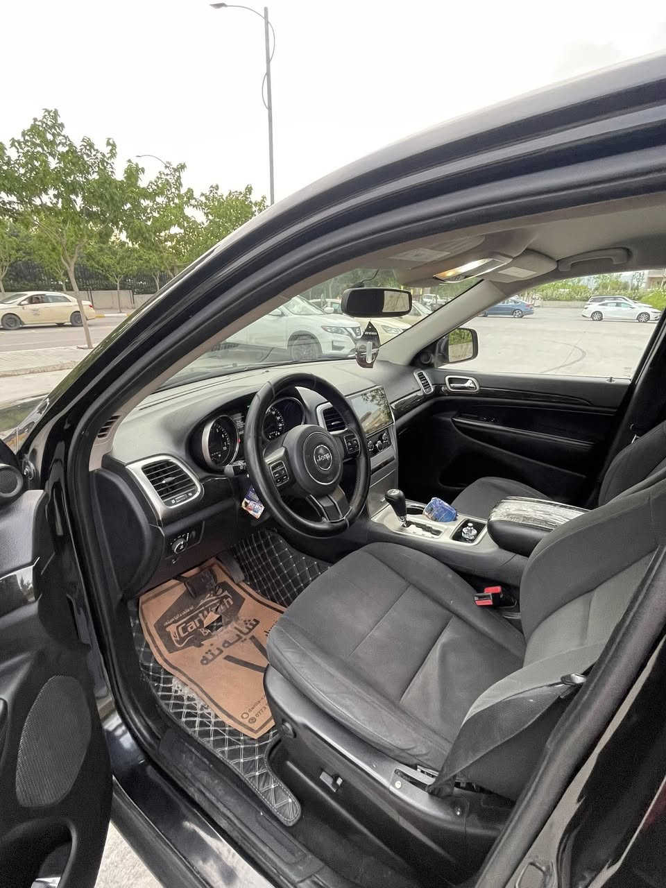 جيب لاريدو موديل 2011 لون اسود بدون قطره صبغ فقط بيه شبر بارد موصفاته كشن كهرباء دبل اكسل تحديد سرعه ول موصفات معروفه سياره جاهزه من كل النواحي مابيه اي نقص السياره بل واقع بعد احله رقمه سليمانيه 

سعر ١٧٠ 
***********
  مکان سلێمانی
