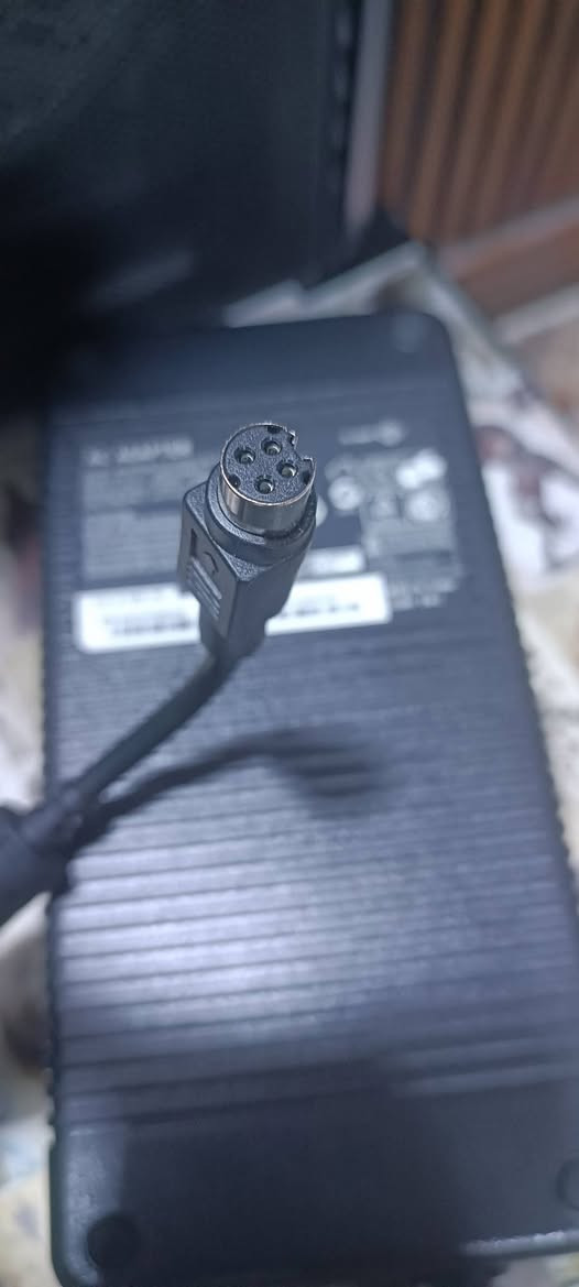 شاحنة msi لابتوبات ال كيمنك 330w باقي التفاصيل بصورة السعر 40 الف جديدة غير مستخدمة


**إذا كنت صاحب هذا الإعلان وتريد حذفه لأي سبب، رجاءا أرسل رسالة إلى الدعم الفني**