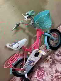 بيسكل اطفال للبيع السعر 35 وبي مجال للستفسار 07830449877 اتصل بي