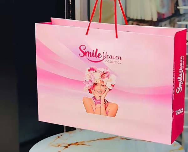 ✨ مجموعة Smile Heaven Bikini Butter – العناية الفاخرة لبشرة أكثر نعومة وجمال! ✨

دلّلي نفسك بتجربة فريدة مع مجموعة "Bikini Butter" من Smile Heaven Cosmetics المصممة خصيصاً للعناية بالمناطق الحساسة وتفتيحها بأمان وفعالية. تركيبة مميزة وطبيعية تمنحك نتائج ملحوظة من الاستخدام الأول!

🔸 مميزات المجموعة:

🍓 صابون Bikini Butter: ينظف البشرة بلطف، يزيل الروائح الغير مرغوبة ويعمل على تفتيح وتوحيد اللون بفضل خلاصات الفواكه الطبيعية.

🧴 السكراب المقشر: يقشر الخلايا الميتة بلطف، ويجدد البشرة لتصبح أكثر نعومة وإشراقًا.

🌸 البودي باتر (كريم تفتيح وترطيب): تركيبة غنية بالفيتامينات تعمل على تفتيح المناطق الداكنة وترطيب البشرة بعمق.

💧 البخاخ المعطر للمنطقة الحساسة: يمنحك انتعاش يدوم طوال اليوم برائحة ناعمة وأنثوية.

🌹 عطر الجسم: لمسة أنثوية ناعمة تدوم طويلًا وتكمل إحساسك بالنظافة والجاذبية.

🛍️ التغليف الفاخر: تصميم أنيق يناسب الهدايا ويعكس فخامة المنتج.

🔸 فوائد الاستخدام المنتظم: ✔️ تفتيح آمن للمناطق الحساسة
✔️ ترطيب عميق ولمعان طبيعي
✔️ رائحة منعشة وأنثوية
✔️ خالٍ من المواد الكيميائية الضارة
✔️ مناسب لجميع أنواع البشرة

💖 سواء كنتِ تبحثين عن عناية يومية أو تحضرين لمناسبة خاصة – مجموعة Bikini Butter هي خيارك الأمثل لبشرة مخملية وناعمة كالأطفال!

سعر البكج  خاص
🚘 يوجد خدمة توصيل لجميع محافظات العراق ٤ الاف 🚘


**إذا كنت صاحب هذا الإعلان وتريد حذفه لأي سبب، رجاءا أرسل رسالة إلى الدعم الفني**