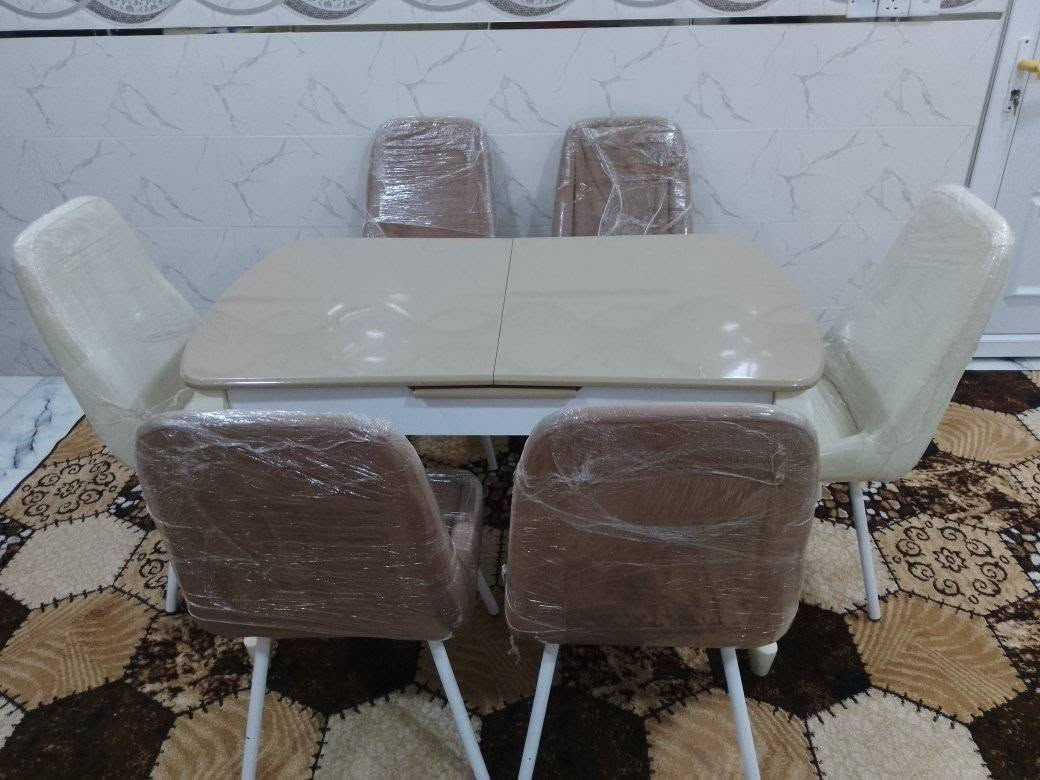 السلام عليكم متاح ميز طعام مع 6 كراسي للبيع للتواصل الاتصال على الرقم التالي ***********
