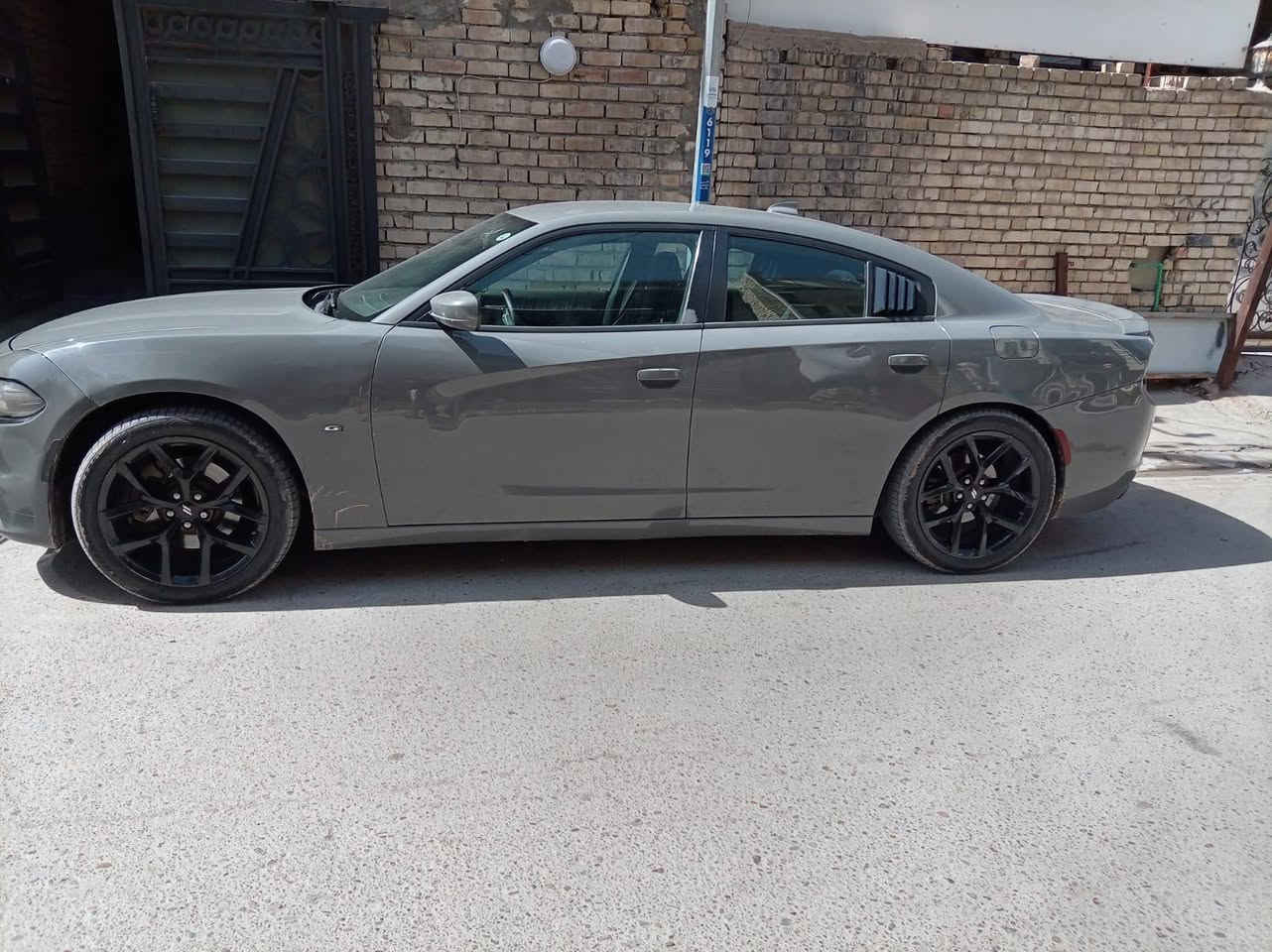 (جارجر gt موديل2018)
محرك 3600 كفاله عامه من التبديل والصبغ .
لون اسمنتي رقم اربيل وكاله او تحويل حسب رغبة المشتري مواصفات معروفه  ستيرن كهربائي محدد سرعه تلفون بلوتوث شاشه حجم كبير كاميرا خلفيه شفتات ستيرن تشغيل عن بعد .
مكان بغداد  للاستفسار اكثر الاتصال على الرقم ***********
