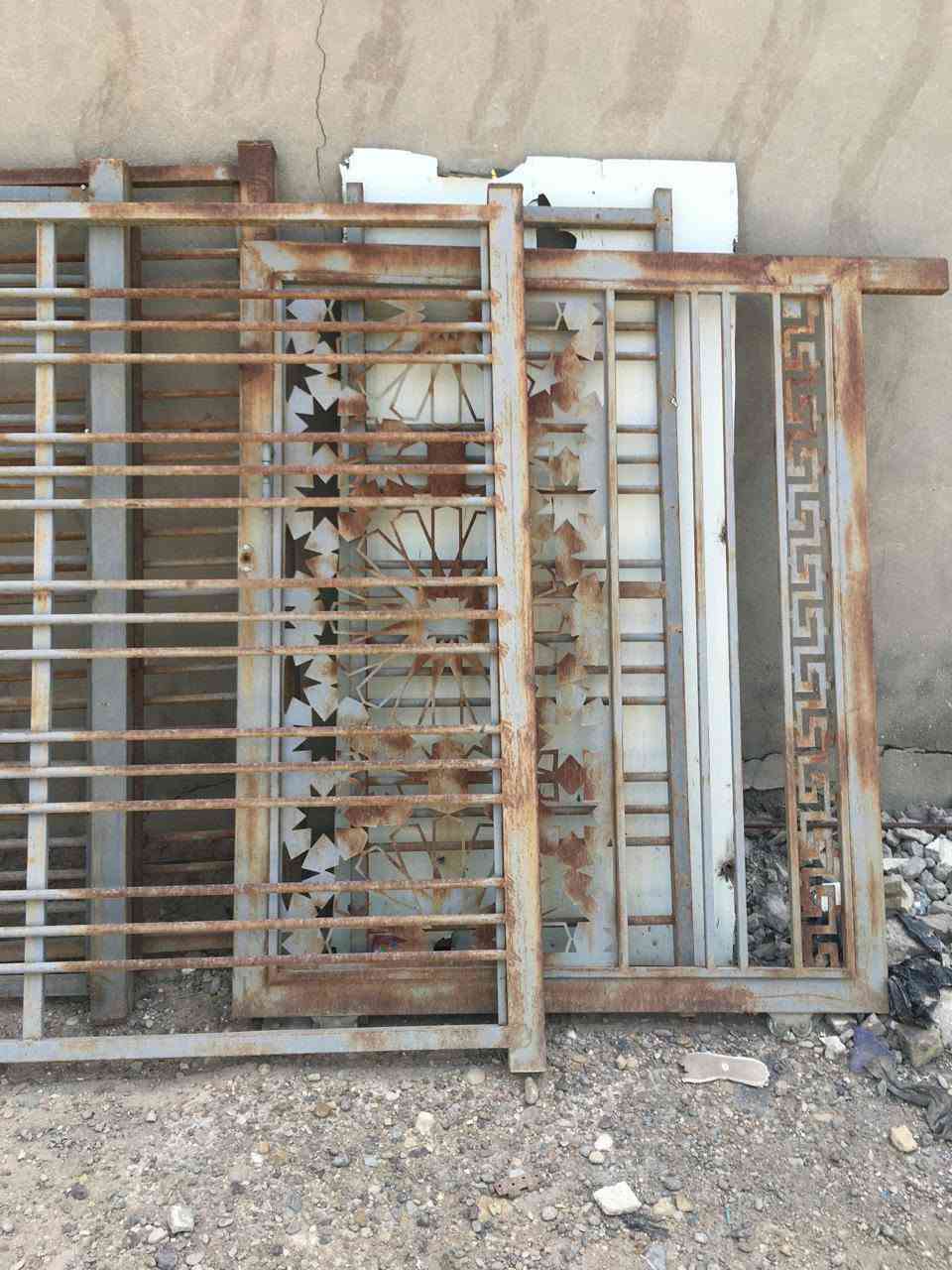 سياج حديدي للبيع ٤ قطع ارتفاعهم ١٩٠
قطعتين ٣,١٥ x ١,٩٠
وقطعة   ٣ x ١,٩٠
وقطعة ٨٠ x ١,٩٠
وباب ١,٥ x  ١,٩٠
السعر ٥٠٠ الف للتواصل الاتصال بالرقم *********** بغداد -كفاءات السيدية
