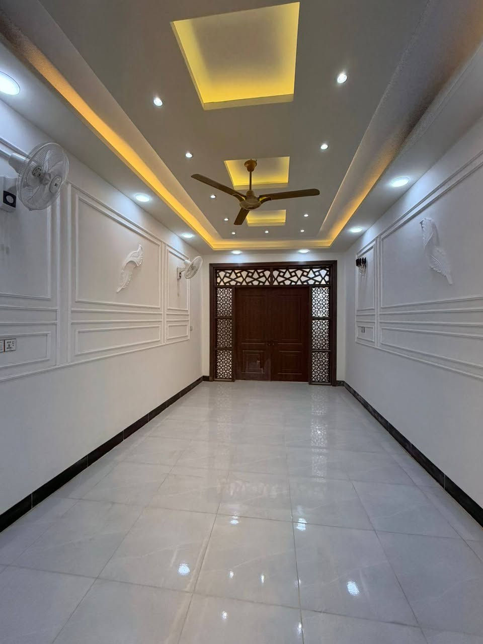 #ب68مليون🙋‍♂️بيت150متر فول 
#يعلن_مكتب_العراق_مقابل_قرية_لغدير_عمود289_مباشر

#__مساحه_لبيت_لواحد150متر_مربعه  
#_عرض الشارع 18

#بيت_طابو_زراعي_سند25

#سعر_مليون68_وبيه_مجال  

بناء حديث
غير مسكون
بناء ممتاز جدا 

 عنوان لبيت النجف 
#مقابل_ملحق_قرية_الغدير_مباشر 
يحتوي لبيت على+ غرفه2 +صاله +ستغبال +مطبخ +صحيات بلداخل +وصحيات بلخارج 

***********وتساب
