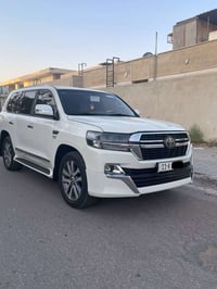 لاندكروز موديل 2014  VXE V8 5.7 كاااااز محدثه 2021 السياره جاهزه مابيه...