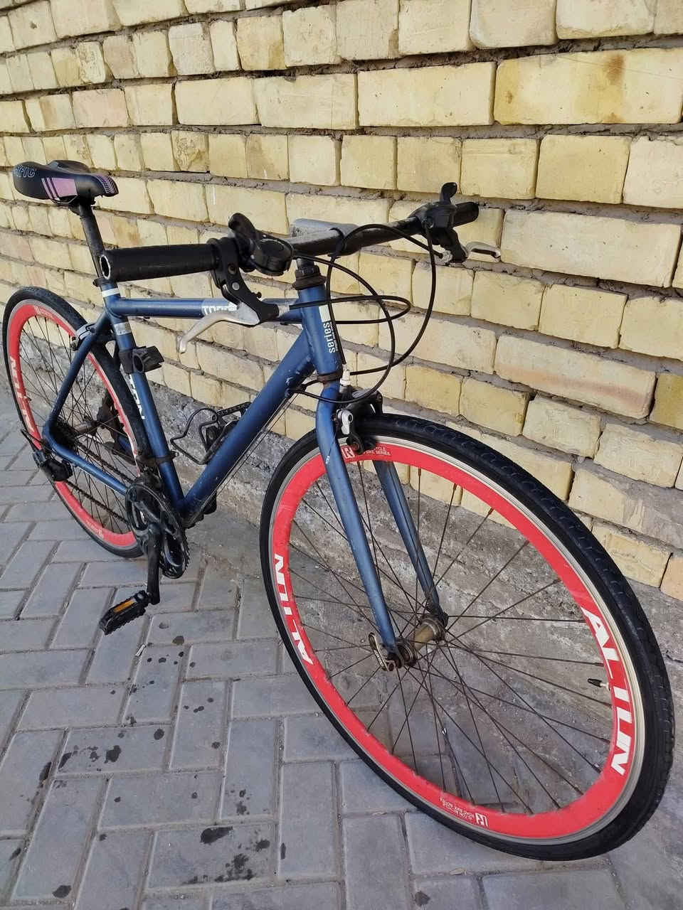 التون صناعة يابانية معدن ألمنيوم حجم الإطار700x28 ويالة ألمنيوم طبقتين سستم شيمانو سحب دفع 3x8 دراجة وضع حاوية كاملة من أي نقص السعر120   مكاني بغداد مدينة الصدر
تواصل ***********
