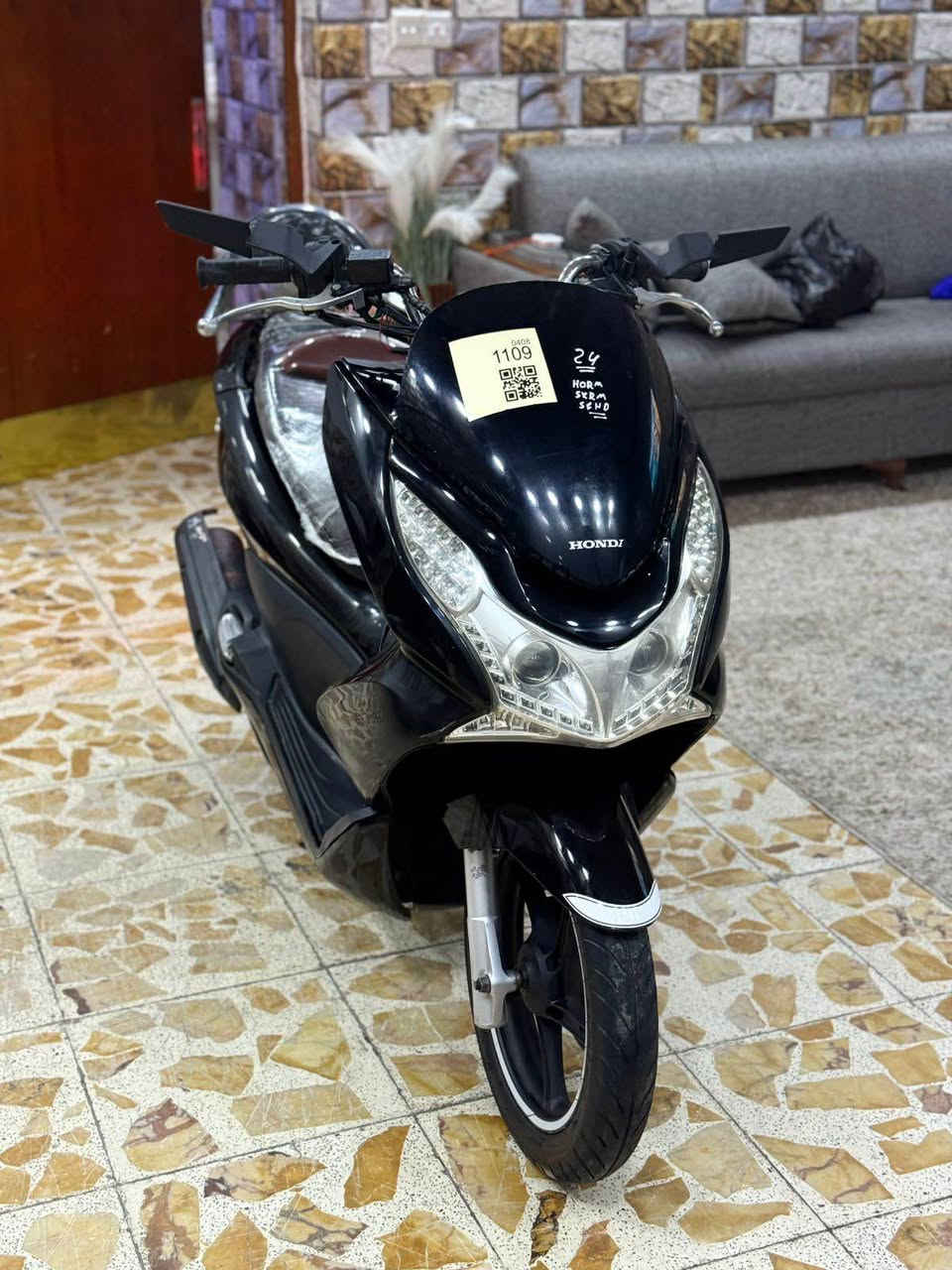 السلام عليكم للبيع دراجه pcxجيل اول   ياباني اصلي مكينه 150 دراجة مال رمبه ماخذها رمبه الدراجه على ايدي 
الاصلي دراجه جديده مال جناي
الاصلي دراجه كامله أستان كهربائي حساس ازدحام ٢ دراجه جديده الدراجه مكينه لوك برغي ممفتوح بيهه شلعا معدل خير من اللّٰه دراجه تكول جديده بمعنئ الكلمه واحلا من الصور دراجة مكينه مكفوله اي نقص مابيه
السعر مليون و350   وبيه مجال 
اي استفسار*********** بغداد الصالحيه بغداد, العراق
