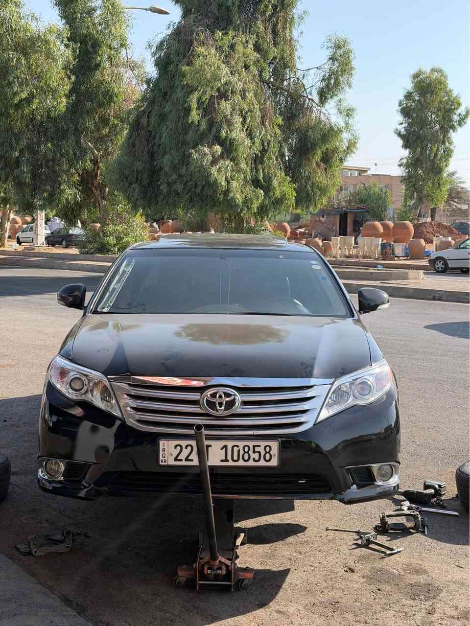 السلام عليكم 
تويتا افلون موديل ٢٠١١  كندي فول 
لون اسود 
السيارة كير محرك شرط هزة سنوية جديد باسمي تحويل وكالة الثاني يوم سيارة بدون مصرف بيها كم قطعة صبغ ابيعها حزام سبب مستعجل للبيع  
*********** كركوك, العراق
