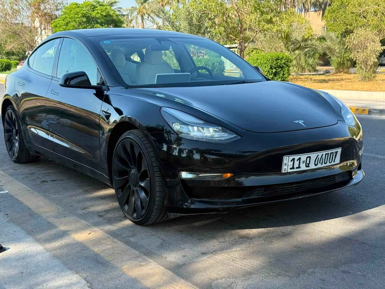 سلام عليكم
🚗 للبيع – Tesla Model 3 Performance 2023
* وارد أمريكي
* بيها جاملغ + بونيد + باب صبغ 
* شاشة كبيرة
* كاميرات 360°
* داخلية لون أبيض
* نظام دفع رباعي (Dual Motor AWD)
* ماشية 12 ألف مايل
* Online
* رقم بغداد – تحويل مباشر بدون نقوصات
💰 السعر: 18,900 دولار (قابل للتفاوض)
📍 العنوان: بغداد – اليرموك
📞 للاستفسار: ***********
