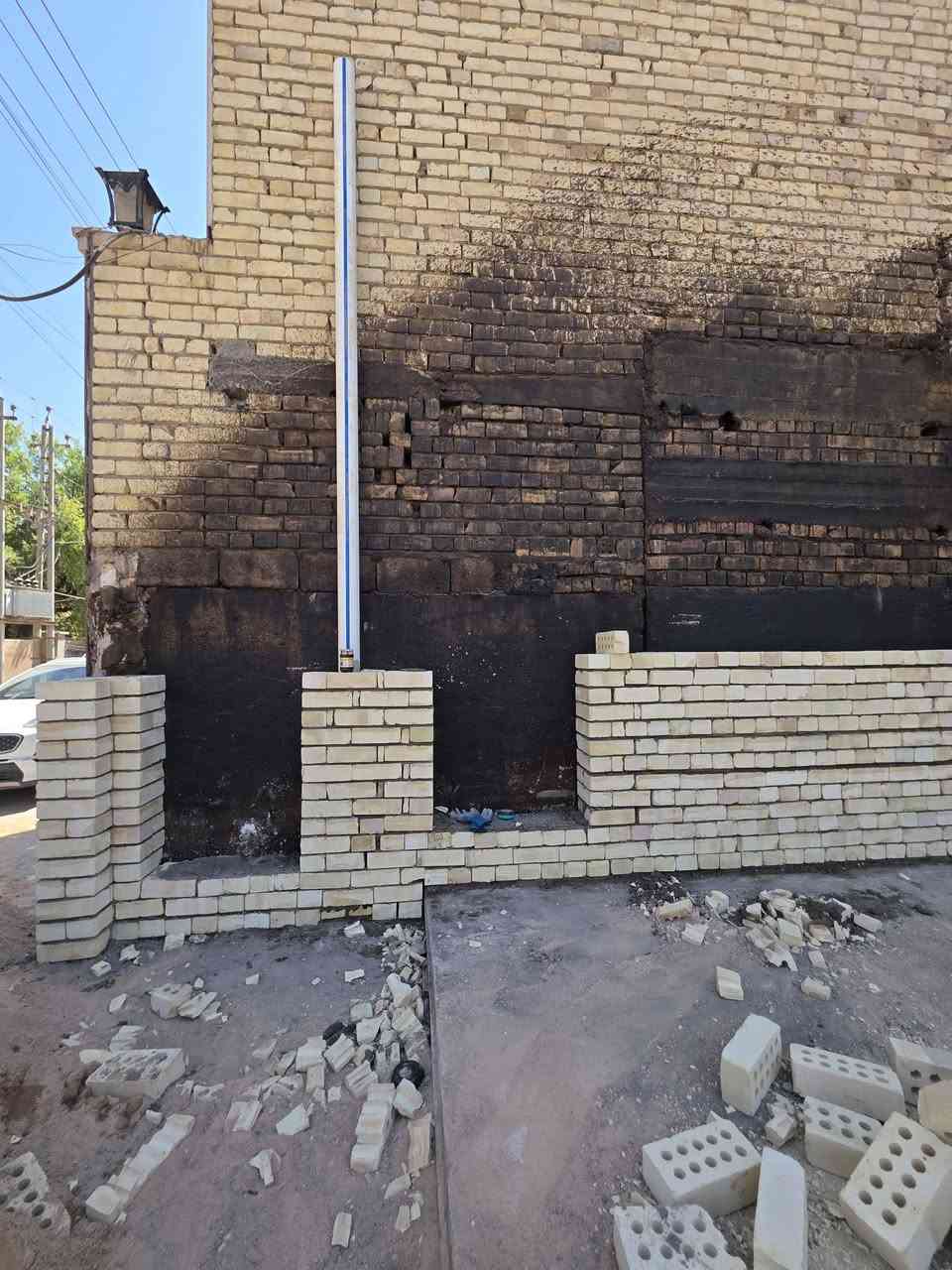 على بركة الله  
مكتب حمورابي لمقاولات البناء 👷‍♂️ 
المباشرة في موقع حي الجهاد 
بناء دارين بمساحة 100م لكل دار 
البناء منفصل تماما غير مشترك الأضلع
رش مبيدات + نفط أسود 
سبيس +  جلمود + حدل 
تأسيس انابيب  العمل درجة أولى 
رفت 40 سم  صب البم المركزي 
الشيش المستخدم اف اف عراقي 
الطابوق درجة أولى 
يحتوي كل دار على 
مدخلين صالة ومطبخ وخدمات وغرف نوم عدد 3 
للاستفسار والتواصل الاتصال أو واتساب على الرقم ***********
 مكتب حمورابي
