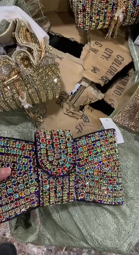 افضل شنطات نسائية بيع مفرد و جملة توصيل للجميع محافظات العراق ✅🔥
📞  WhatsApp ***********
