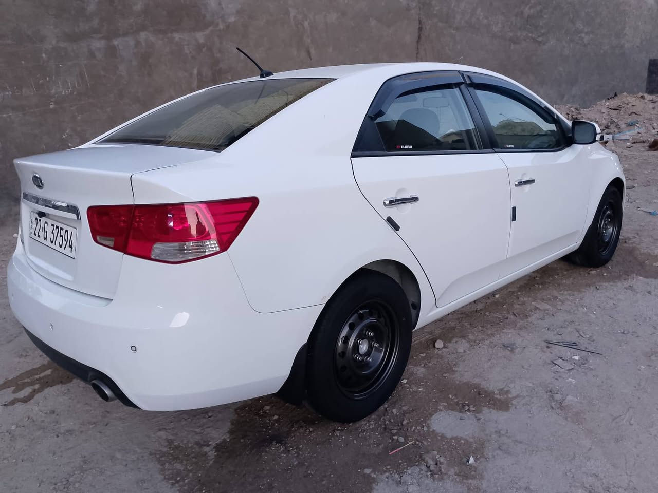 السلام عليكم اخوان
سيراتو خليجي للبيع موديل 2013 مكفوله كفاله عامه من كلشي فول مواصفات ♥️💯
مواصفات 👇👇👇
1- تحكم ستيرين 
2- تبريد ثلج
3-تدفئه
4- شاشه جديده 
5- تخم تاير جديد 
6- محرك مكفول1600+كير كفاله
السياره بيها هوايه مواصفات وخير من الله مال جناي 
السياره ما متعوبه ابد طابكه كل وقتها
السعر 125 ورقه وبيه مجال بسيط 
مكان السياره محافضه واسط 
للتواصل الاتصال على الرقم 
***********
