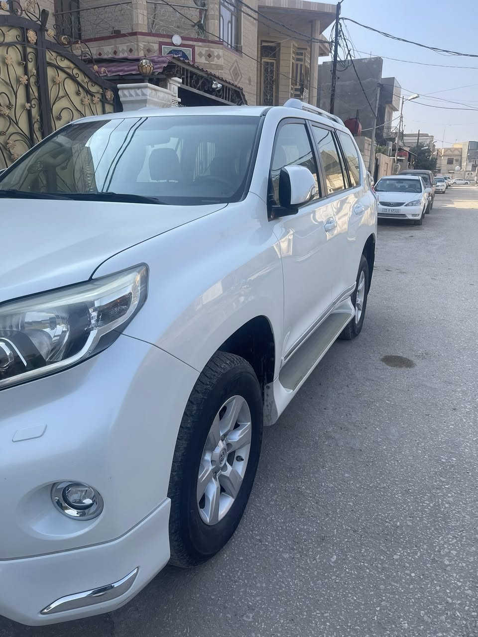 يرادو 2017 خليجي تم تنزيل السعر مستعجل ع البيع
سياره فول مواصفات TX.L المعروفة
رقم بغداد  بأسمي  تحويل مباشر
ماشيه 76 ألف كيلو 
محرك 6 سلندر  4000 
فتحة سلايد كشنات مخمل بعدها على نظافة البلاد
سياره حيل جديده بيها بس بارد بالجاملغ الخلفي جهة السايق  
السعر 350 وبيها مجال  بسيط ماكو هجي سعر بهاي النظافة و الممشى 
***********
مكاني السماوة
