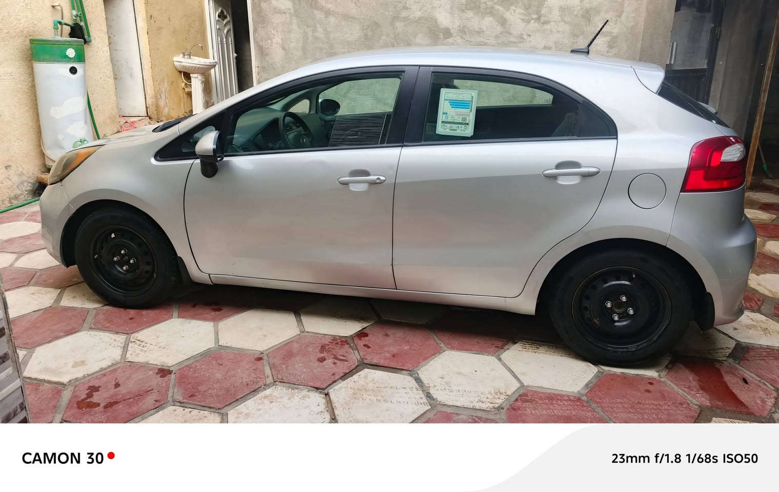 السلام عليكم 
كيا ريو 2016 وارد امريكي المكينه 1600 ضربه خفيفه بل كدام صفحه السايق السياره ماشيه 76الف ميل رقم نجف بسمي سنويه ل 2028 مداور ثاني يوم السياره نضيفه كلش كير ومكينه وتبريد وتدفه كفاله الحداديه نضافه 90 السياره خير من الله ما ناقصها شي السعر87$ وبيها مجال حك الجيه للستفسار واتساب فقط ***********.المكان ناصريه سجن الاصلاح
