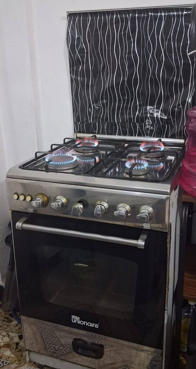 طباخ يونيون اير السعر ١٠٠ وبي مجال بسيط
*********** واتساب فقط
