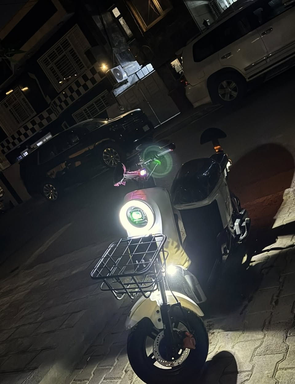 R9

السلام عليكم

للبيع دراجة R9 حالة نظيفه 

موديل 2025 

بدون شخوط

كفرات بلاديه 

بدون ضربه 

لايتات LED+ لايتات زينون+اضاءات تحتيه

شاشه تحديد اعطال

السرعه 60 حقيقي

تمشي من 30-40 كيلو 

بطاريات دبل بعدها جديده 

بريكات دسك دهن (امامي خلفي)

سويج بصمه سعره 

كل الغراض بلاديه 

دبلات خلفي غاز عدد ثنين 

دبلات امامي هيدروليك 

رجوع خلفي R

السعر 450,000 الف وبيها مجال بسيط جداً 

مكان بغداد***********
