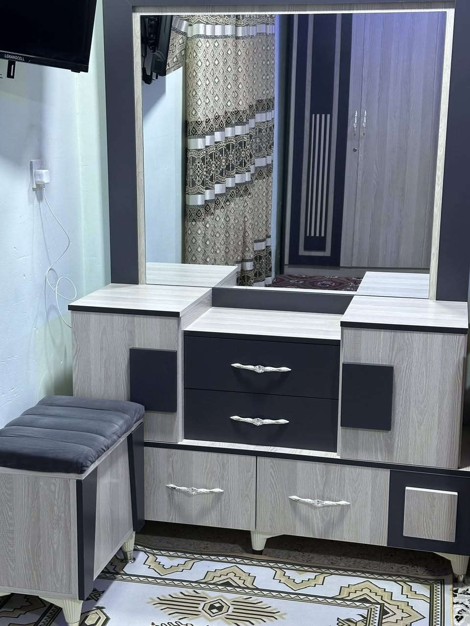 غرفة mdf درجة اولى نضافه 100% شرط سعره مليون و 800 واتساب ***********
