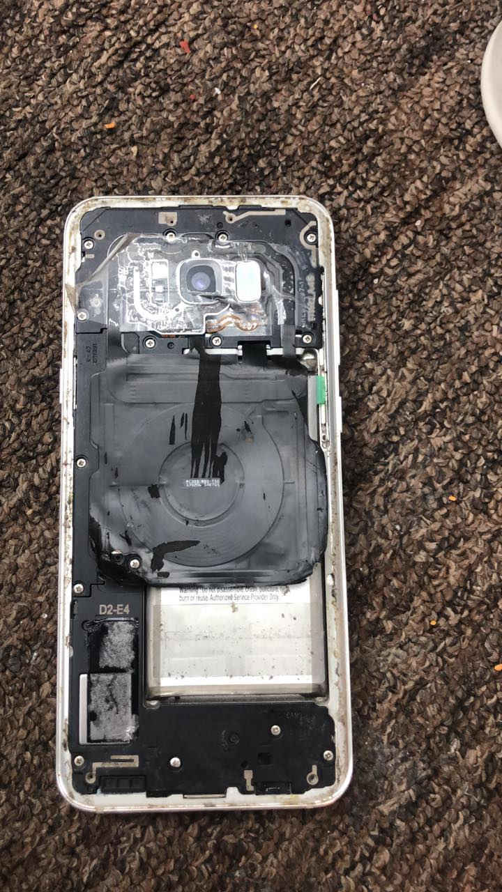 سلام عليكم. عندي هاذا جهاز شغال بس  يعوزه شاشه وضهر  باقي كله شرط شغال  للبيع دفع سعر


**إذا كنت صاحب هذا الإعلان وتريد حذفه لأي سبب، رجاءا أرسل رسالة إلى الدعم الفني**