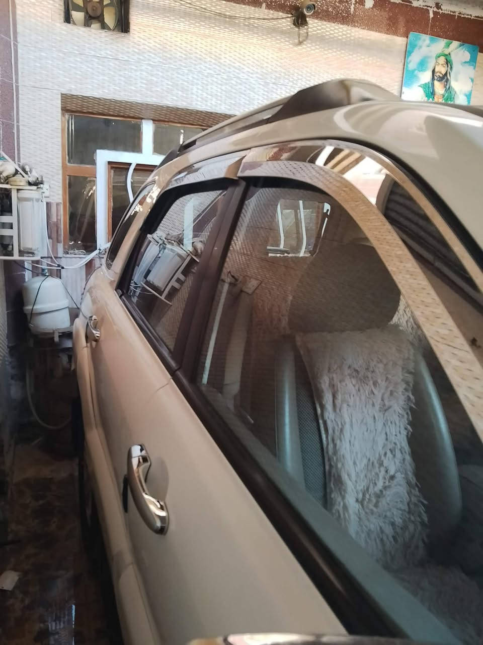 للبيع كيا سبورتج 10فول خليجي ابيض بسمي رقم بغداد انكليزي سنويه جديده ..محرك ومحرك جديد اربعه سلندر ... داخل بيجي المرغوب... صدر جديد كوري الأصلي...  تخم تاير تاويند جديد... بطاريه جديده سياره مال جناي ..
مكان السياره بغداد البلديات تقاطع الكهرباء 
رقم موبايل (***********)
 سياره ترايه اخت الجديده 
اخوان شراي يتصل يوجد واتساب ماسنجر ..ما ارد على التعليقات رحمه على والديكم......
