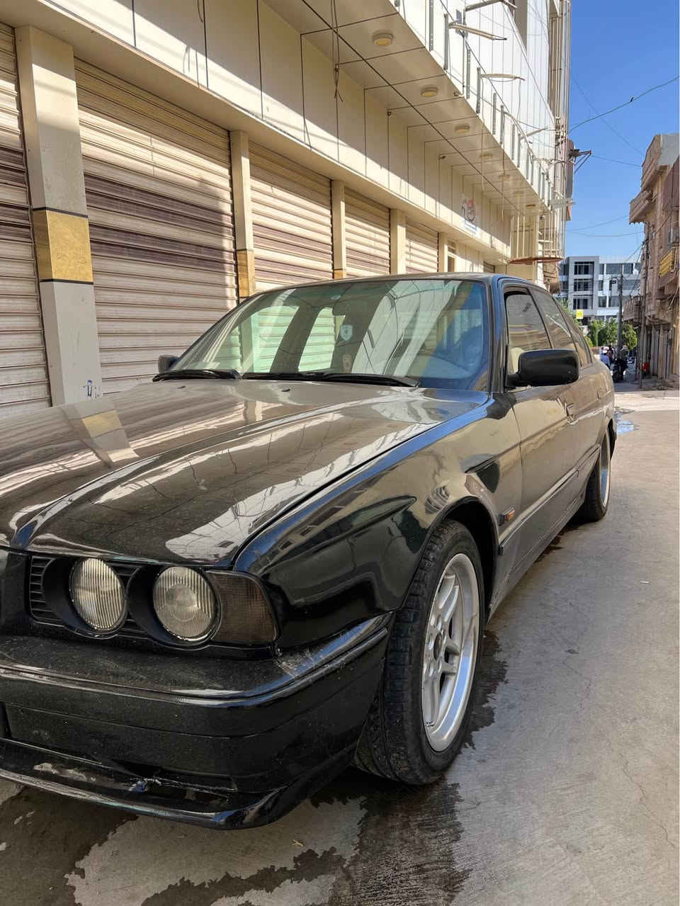 BMW 525 دیجتاڵ 
مەکینەی کەپس مۆدێل 1992 سەیارەیە هەتا بڵێی خاوێن 
بێ مەسرەفە تەبرید لەگەڵ سویچا تاقم پێشتی تازە داگیراوە چوار تایە و ویلی M تازەی لەسەرە موشتەری نیت سەرم مەیەشێنە $55 مەعمەلەیە برایەنە
*********** السليمانية, العراق
