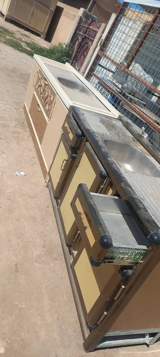 السلام عليكم ...
كاونتر اللمنيوم تسكام القاعده مرمر . سناكي تسكام شرط النظافه
اسعار بالصوره وبيهن مجال بسيط..
حلة / دبلة . مجاور بدالة الاتصالات 
***********  / ***********
