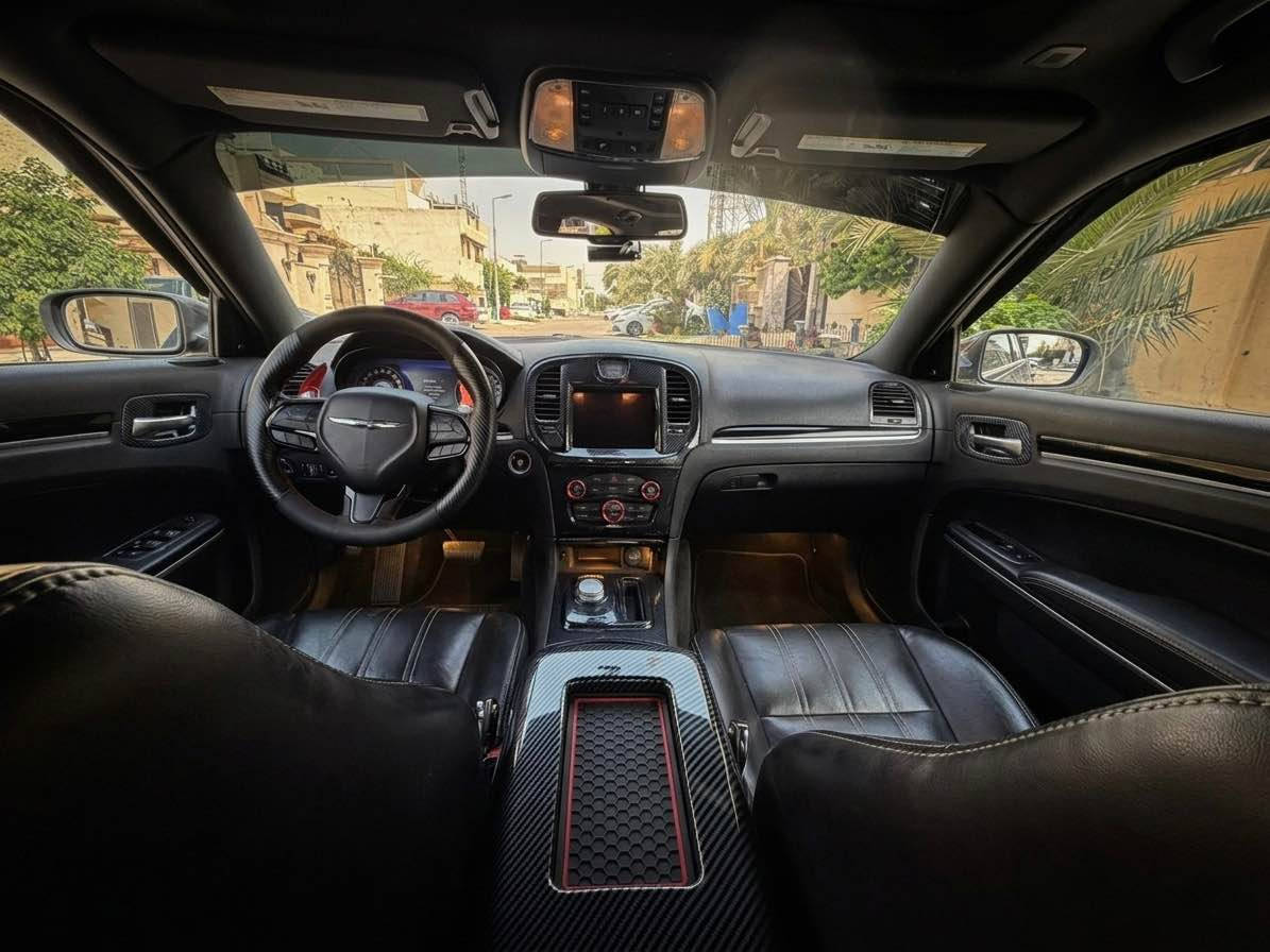 كرايسلر S300
موديل 2022
محرك V8 5700
ماشية Km 70.000
السيارة جديدة بمعنى الكلمة
حادثها فقط صندوق ومبدل بلادي بدون صبغ السيارة كلين تعتبر بدون ايرباك
مواصفاتها فول بانوراما حساسات امامي خلفي كشن وستيرن تدفئة نقط عمية وباقي مواصفات الاس المعروفة.
السعر 298$ وبيها مجال
مكان السيارة بغداد اليرموك اربع شوارع

*********** بغداد, العراق
