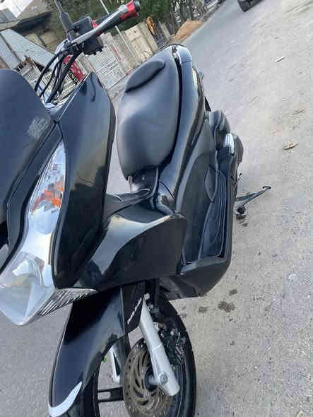 سلام عليكم 
Pcx جيل اول 
ياباني مكينه 125 (jf)
كفاله عامه كفر ومكينه دراجه بالكارتون 
مستخدمه شي قليل 
مال رنبه ماشيه 21 ✅
دراجه مكفوله من الشخط تجي وشوف 👍
العنوان بغداد الرأسه شارع عشرين 
السعر 1750 
***********
