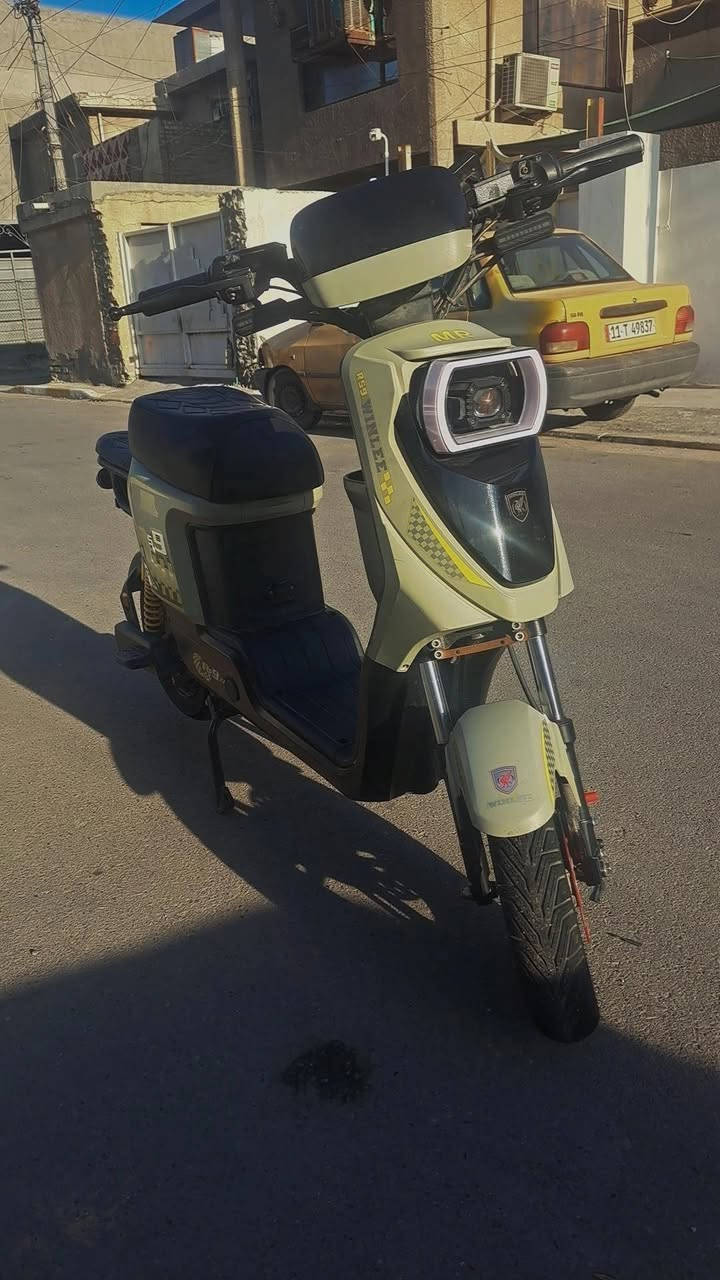 السلام عليكم دراجة شحن Rs9 بطاريات 5 كبار مو صغار  اخت الجديدة صار 4 أشهر من جايبها مكفولة من كلشي الدراجة وياها كارت تشغيل العدد 2 وبصمة العنوان بغداد حي العامل سعر 400 وبيها مجال حك الجية الرقم ***********
