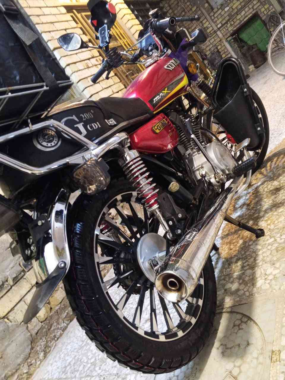 دراجه سونك سيفان 200 فدرالي
موديل 2025  محرك ممفتوح بي برغي عله ايد شركه كهربائياته كله شغاله تشغيل بصمه عن بعد وياه بصمتين وسويج  يعني كبل للشارع سعر 850 بيه حك جيه 

لشراي يتصل 
***********
