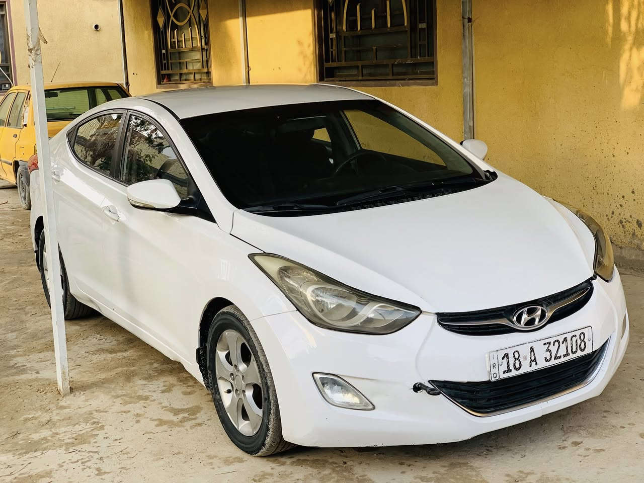 مكلف مكلف بنشر رقم صاحب السيارة
***********

  السلام عليكم للبيع هونداي وارد كوري مديل2012 محرك 1600 السياره بيها صبع قطعتين جاملغ امامي والبنيد والدوسات بدون دواخل  محرك وكير وحداديه وتبريد وتدفئه خير من الله رقم بابل سنويه2030 عنواني كربلاء. 

 السعر 95
