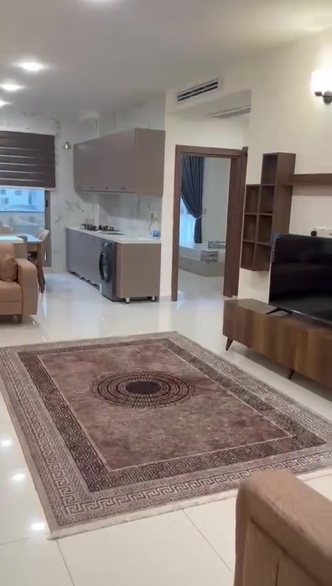 شقة ارضية مساحتها (100متر مربع) 
المواصفات:
غرفة نوم عدد (2) مع الاثاث
مطبخ مع الاثاث
حمام غربي 
منور عدد 1مع بالكونه
صالة كبيره مثل ماموضح بالفديو
مبلغ الايجار  الشهري: الاتصال ع الرقم 
العنوان :   العرصات شارع السده بنايه الشيد رقم 9 
تحتوي ع 3 مصاعد وتبريد مركزي وبارك تحت البناية وخارجي
للاستفسار: ***********  وتساب
