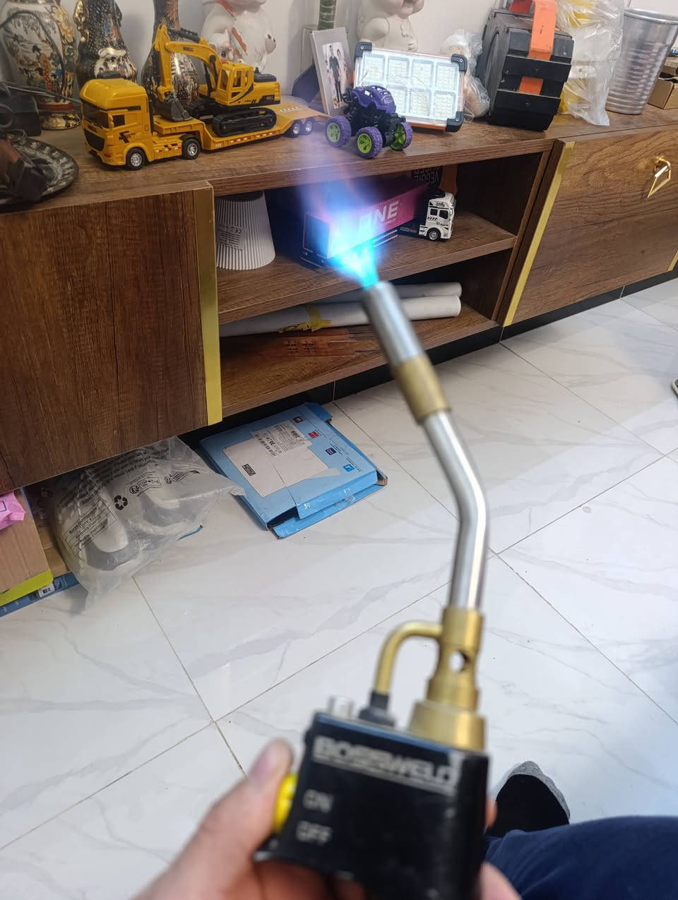 مشعل غاز.  وبلاجكتور طاقه شمسيه حجم كبير.  وبراين ناعمه مختلف احجام عدد بحدود ال 50وحده
مكاني بغداد حي العامل ***********
