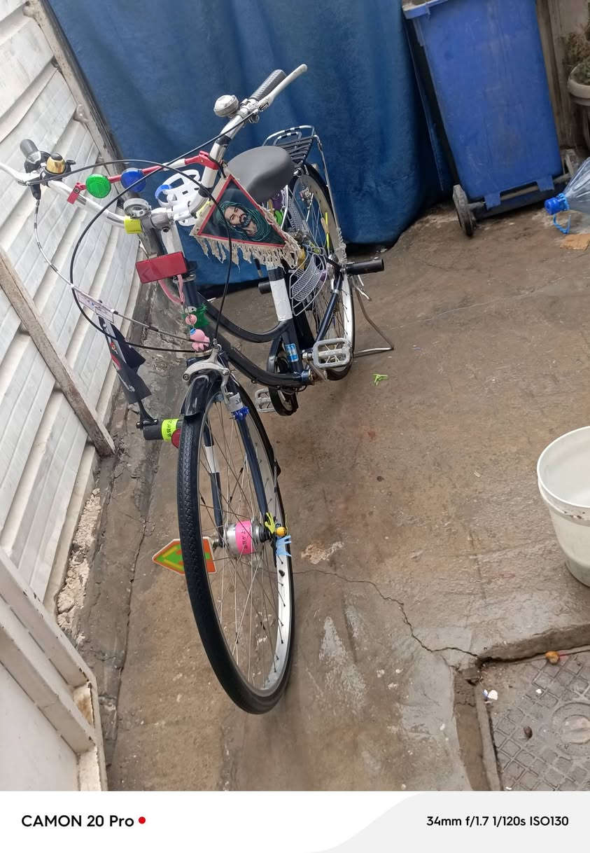 سلام عليكم شباب هذه للبيع مديل21 لون اسود حبري موديل 21 كير شغال خفيف و ثكيل تكدر  تسوي نضافه 100/95 حلو مرتب هوه وغراضه ب120 بدون غراضه 100وبي مجال لطيبين مكاني بغداد شعب جمعيات شارع 15 تواصل ***********
