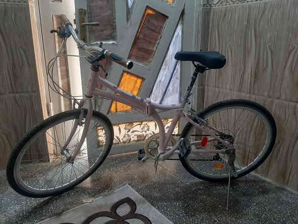 السلام عليكم. بايسكل بالة ماركة كوري حجم 26 فول المنيوم خفيف جدا يطبگ يعني يصير بصندوق السيارة سرعات مختلفة أطارات واچواب وسرج طبي جديد غير مستعمل نهائيا جاهز نظيف جداا يمكن تنزيل السرج والسكان للاطفال والنساء.
السعر 150 بيه مجال مع العلم مكلفني 200 لكن ادور حجم كبير . ممكن مراوس بحجم اكبر فريم عالي 

مكان الكوت / 

اسيا ***********
زين ***********
