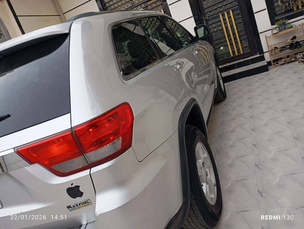 جيب لاريدو موديل 2012 وارد امريكي السيارة مكفولة كفاله عامة من الصبغ والسونار مرفق في المنشور سيارة دخول كلين كير ومكينة مكفولات صدر امامي وخلفي وتخم تاير كله جديد مواصفات السيارة بصمة وتحكمات ستيرن جهتين وشفتات بالستيرن كشن جلد كامرة وحساس رقم بغداد شرط التحويل او وكالة سعر السيارة 160 وبيها مجال عنوان السيارة ديالى المقدادية الرقم *********** المقدادية, ديالى
