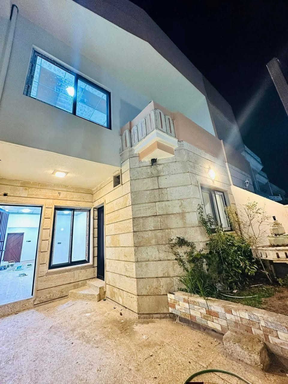 دار نص قطعة طابقين للبيع 👍
بناء 2010 ومحّـدث 2023 👌

الموقع حي الـحدباء الاولى 📍
قريب من سايدين المضخة 🛣

(( سـند طابـو الـزهور سـكنـي 📃))
وكيل ورثة وقسام شرعي جاهز ✍️

الـمساحة 120م 📏
الــواجهة 6 متر 📏

اتـجاه الدار شروق ☀️ 
عرض الشارع 10م 🛣️

الطابق الاول ☝️ 
غرفة نوم + مطبخ + صـاله
استقبال + صحيات + كراج

الطابق الثاني ✌️ 
غرفـتين نـوم + صحيـات
صالة + غرفة طابق ثالث

رابط قناة التليكرام 👇

https://t.me/makteb_alsanabil

عنـدك عـقار وتـريد تـبيعه ؟؟
للـترويج والاعــلان عن عقارك 
يـمـكنـك مــراسـلة الــصفحـة 
او الاتـصال عــلى الارقـام 👇

***********
*********** 
‭***********

لـدينـا الـمزيـد مـن الــعروض الـمـميـزة 👌
اذا كان لديكم اي استفسار او استشارة 🖐️
يـمكنكم مـراسلة الـصفحة بشكل فوري ✉️

#_مكتب_السنابل_للعقار
#_الموصل
#_حي_الحدباء_الثانية
