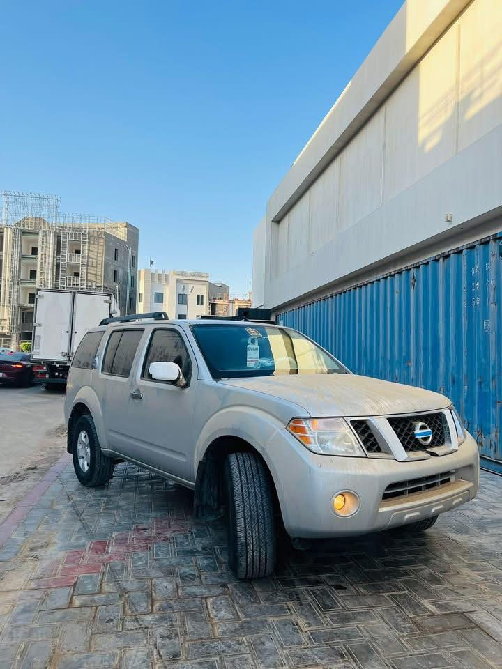 السلام عليكم
نيسان باڤندر  2009 

رقم واسط نگليزي مداور ثاني يوم 

مكينه وكير كرتون 

حداديه إماميه وخلفيه جديده 

تخم تاير 

رش صبغ صفحه صدر اثر جراددد بدون حادث

***********
