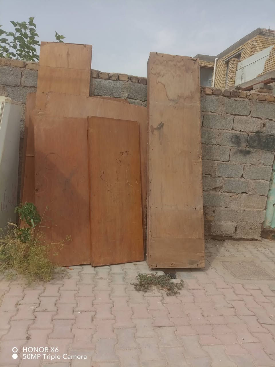 الي يحتاجهم يتفظل يجي ياخذهم وذا احد يعرف عائله فقيره كنتوره 4ابوب وكاونتر مطبخ وميز جربايه ومكتبه والي ياخذهم كلهم مره وحده اذا احد يعرف عائله اوناس ماعدهم يتفظل يراسلني


**إذا كنت صاحب هذا الإعلان وتريد حذفه لأي سبب، رجاءا أرسل رسالة إلى الدعم الفني**