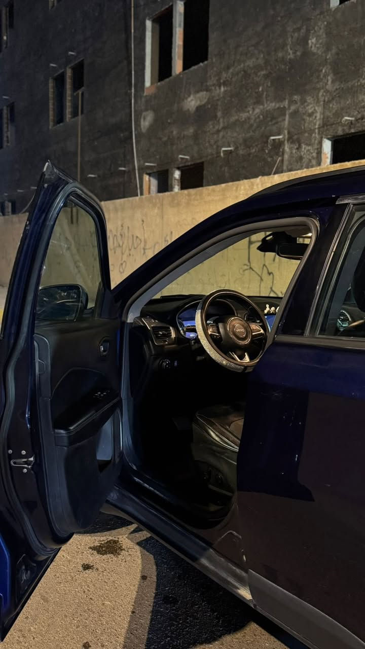 جيب كومباس٢٠١٧
•الرقم: اربيل الرقم الجديد الانكليزي سنويه جديده السعر 120

***********

 •

ماشي ١٠٤ الف ميل و قابل للزيادة 

•المواصفات : عاديه 

▪️بصمة

▪️المحرك: 2.4 (اربعة سلندر)

▪️لايتات زينون اصل مع حاجب LED مع كشافات            دعامية زينون

كشافات ليليه 

فورويل 4X4

▪️كامرة خلفية 

▪️حساس خلفي

▪️كشنات السيارة جلد اسود اصل 

▪️تدفئة لكشنات المقدمة

▪️شاشة الدشبول حجم كبير

▪️تبريد قطعتين امامي وخلفي

▪️سايد بريك دكمة

▪️سستم صوت

▪️تحكم ستيرن 

▪️نظام ABS مانع انزلاق

حادث جاملغ وبنيد السونار موجود
